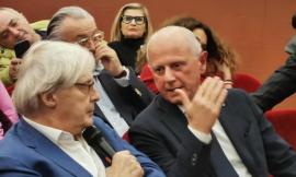 Caldarola, spunta Sgarbi al teatro per il tributo a Battisti. Il sindaco: "È stata una visita piacevole"