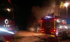 Scoppia incendio al piano terra: abitazione dichiarata inagibile