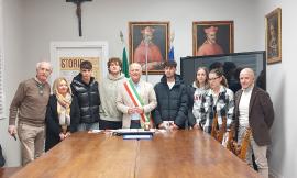 Caldarola, consegnata la costituzione ai neo diciottenni