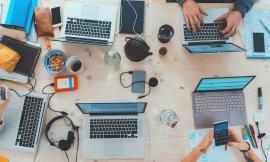 Chi decide le top list dei migliori servizi online?