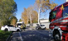 Scontro tra due auto lungo la Statale: 25enne finisce in ospedale