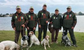 Valfornace, due ori agli europei e ai mondiali: consegnata targa al campione di caccia Mirko Caramanti