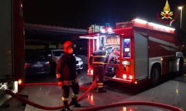 Civitanova, scoppia incendio nell'officina di una concessionaria: distrutte alcune auto