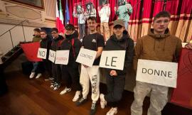 San Severino, gli studenti al "Feronia" per la giornata contro la violenza sulle donne: "Facciamo rumore"