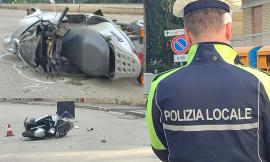 Macerata, scontro tra auto e scooter: giovane sbalzato a terra. Trasportato a Torrette (FOTO)