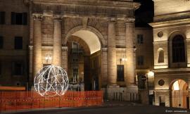 "La Sfera di Peschi trasformata in Albero di Natale, l'arte va rispettata"