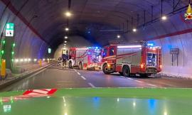 Maxi esercitazione dei vigili del fuoco: chiusa al traffico galleria in superstrada per 4 giorni