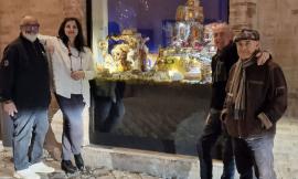 Tolentino, nuovo Natale e nuovo presepe di Enzo Grassettini: l'opera in mostra in via Filelfo