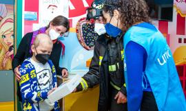 Regali sospesi Unicef: Clementoni e vigili del fuoco insieme per i bambini del Salesi