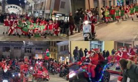 Castelraimondo, i Babbi Natale sfilano in moto lungo corso Italia