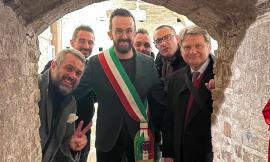 Monte San Giusto, inaugurata la mostra dei presepi artistici con una scena dedicata a San Francesco
