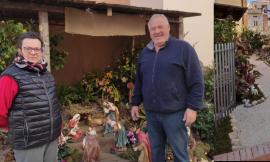 Mogliano, il presepe si fa villaggio in via Rossini: la famiglia Ginobili e la solidarietà con la Bolivia