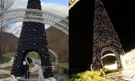 A Pieve Torina il Natale non finisce mai: prorogata l'accensione dell'Albero