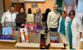 "Un dono sospeso": consegnati i giocattoli per i piccoli del reparto di Oncoematologia del Salesi