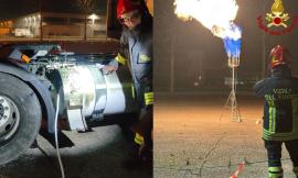 Civitanova, camion perde gas: pericolo esplosione lungo l'A14: intervengono i vigili del fuoco