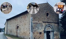 San Severino, tanti fedeli (con animali al seguito) per la riapertura della chiesa Sant'Antonio in Cesalonga