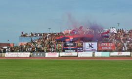 Alleanza rossoblù nel derby con la Maceratese: i tifosi Samb insieme a quelli della Civitanovese