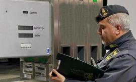 "Manda foto per farci vedere che sei al lavoro", turni massacranti sotto minaccia di morte: tre arresti