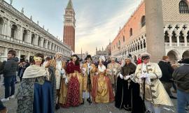 Al Carnevale di Venezia le vere 'star' sono moglianesi: pioggia di foto per i componenti della Pro Loco