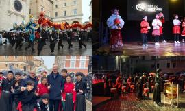 Macerata, il maltempo non rovina la festa: piazza gremita per il Capodanno Cinese