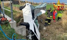 Incidente in A14, auto finisce fuori strada e vola in un campo: il conducente è grave, soccorso in eliambulanza (FOTO)