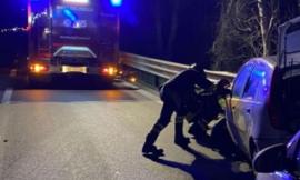 Tolentino, alla guida con patente ritirata provoca un tamponamento in superstrada: multato