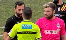 Osimana - "Sputi, pietre e urina contro l'arbitro". Campo squalificato per un anno e mezzo