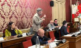 Macerata, tema piscine al centro del Consiglio. Miliozzi: "Cantiere fermo". La replica: "A luglio fine dei lavori"