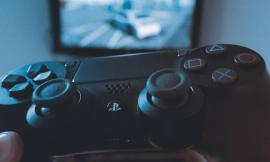 Compra una Play Station 4 a 100 euro, ma è una truffa: denunciato l'autore