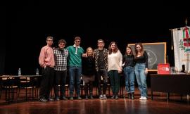 Matelica, a teatro per parlare di educazione sessuale: tanti giovani all'evento