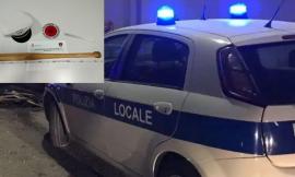 "Perchè nel portabagagli c'è una mazza da baseball?", non riesce a dare spiegazioni: scatta la denuncia