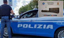 Macerata, lascia la figlia con la babysitter per uscire con le amiche: l'ex impazzisce e impugna una mannaia