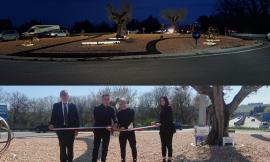 Montecosaro, ulivi e otto sfere luminose: nuovo allestimento per la rotatoria lungo la provinciale