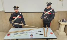 Macerata, maxi rissa in via Roma: individuati 7 giovani operai coinvolti, nelle auto mazze e coltelli