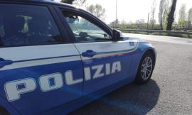 Espulso dall'Italia rimane coinvolto in un incidente lungo la S.S. 77 con auto "clone": denunciato 32enne