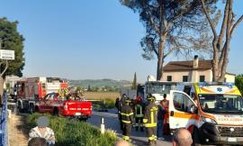 Morrovalle, donna in bici finisce sotto le ruote di un camion: soccorsa in eliambulanza (FOTO e VIDEO)