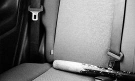 Oggetto idoneo all’offesa in auto senza giustificato motivo: c'è responsabilità penale?