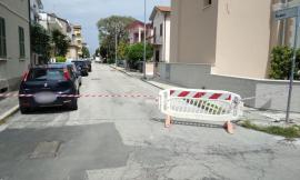 Civitanova, rottura della conduttura idrica: vie allagate e quartieri senz'acqua