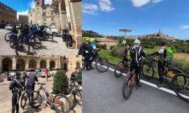 Morrovalle meta del cicloturismo: 45 ciclisti da tutta Italia hanno esplorato il borgo nel weekend