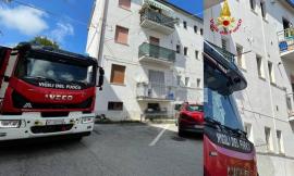 Appartamento a fuoco: nell'incendio muoiono una donna e il suo cane