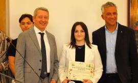 Macerata, Gaia Acquaticci campionessa di chimica: premiata dal liceo "Galilei"