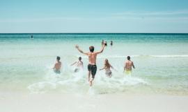 Pacchetto vacanza "tutto compreso", famiglia finisce in ospedale per gastroenterite: guai per il tour operator