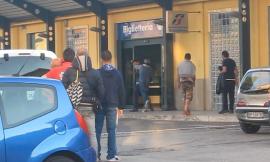 Civitanova, si intrufola sul treno merci e rompe una bottiglia per non farsi identificare: fermato