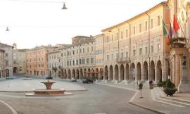 San Severino, gli studenti leggono la Costituzione in piazza per celebrare la Festa della Repubblica