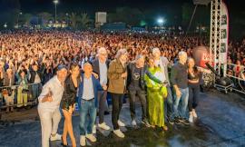 Civitanova, Claudio Cecchetto e un'esplosione di energia illuminano il primo sabato sera di giugno