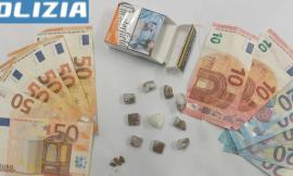 Spacciatore fugge dagli agenti: inseguito e bloccato con uno scooter fornito da un passante
