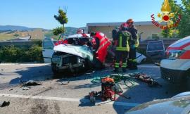 Camerino, scontro frontale tra due auto: una 34enne grave a Torrette, ferito anche un 21enne