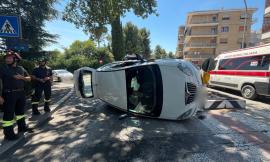 Macerata, sacerdote si ribalta con l'auto: trasportato al Pronto Soccorso