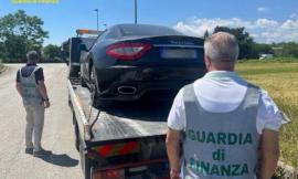 Civitanova, redditi bassi ma nel parco auto ha una Maserati da oltre 40mila euro: scatta il sequestro