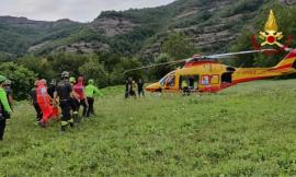 Precipita per dieci metri in un burrone in montagna: donna trasportata a Torrette in elisoccorso